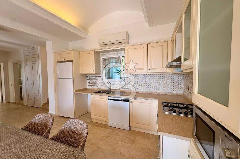 Gümüşlük'te Deniz Manzaralı Köşe Konum Bakımlı Villa