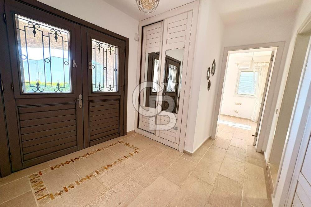 Gümüşlük'te Deniz Manzaralı Köşe Konum Bakımlı Villa