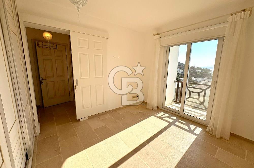 Gümüşlük'te Deniz Manzaralı Köşe Konum Bakımlı Villa
