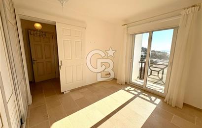 Gümüşlük'te Deniz Manzaralı Köşe Konum Bakımlı Villa