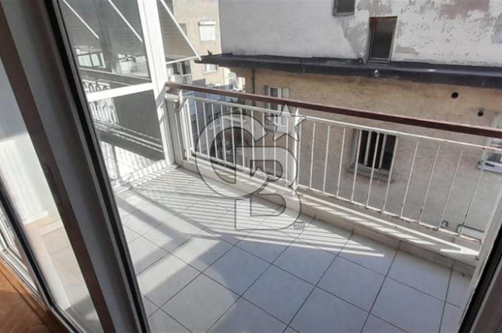 KARŞIYAKA ÇARŞI İÇİNDE ÖZELİKLİ 105 m² ASANSÖRLÜ DAİRE 