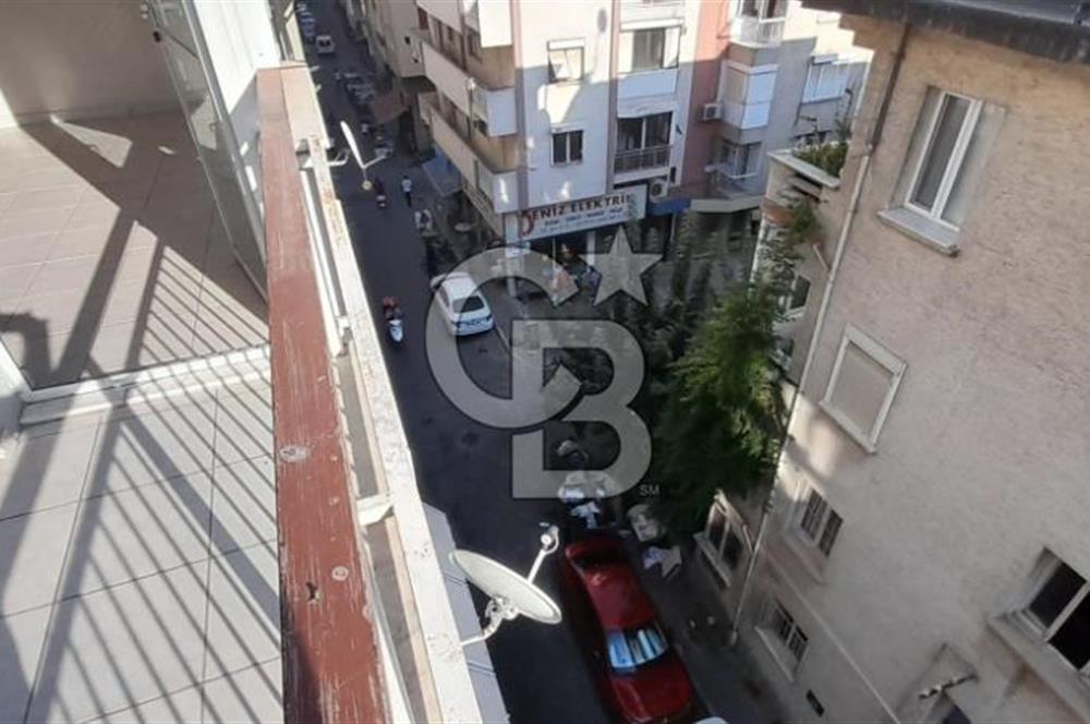 KARŞIYAKA ÇARŞI İÇİNDE ÖZELİKLİ 105 m² ASANSÖRLÜ DAİRE 
