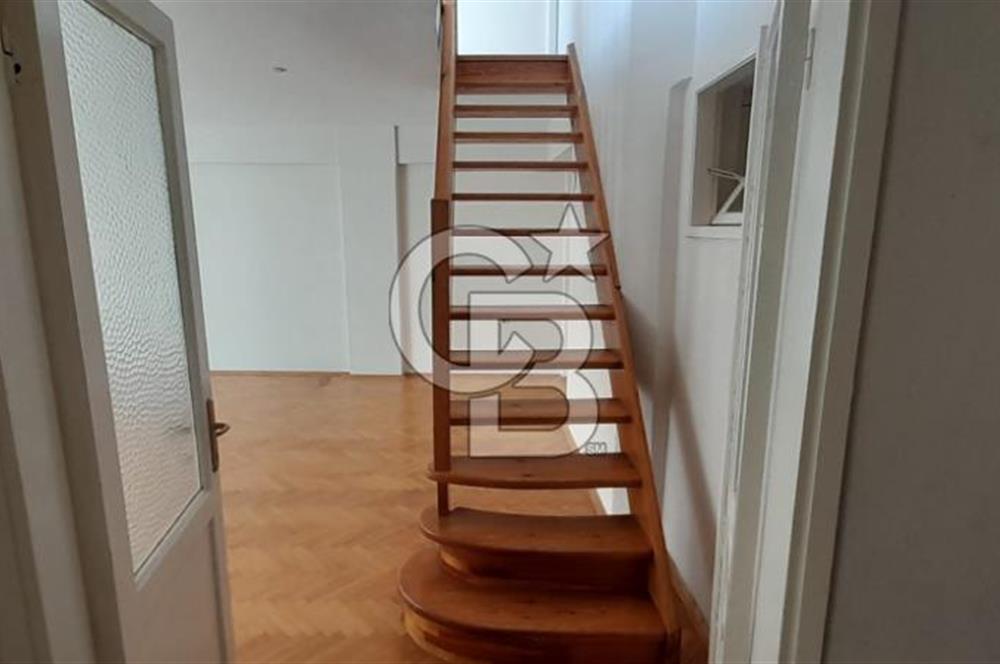 KARŞIYAKA ÇARŞI İÇİNDE ÖZELİKLİ 105 m² ASANSÖRLÜ DAİRE 
