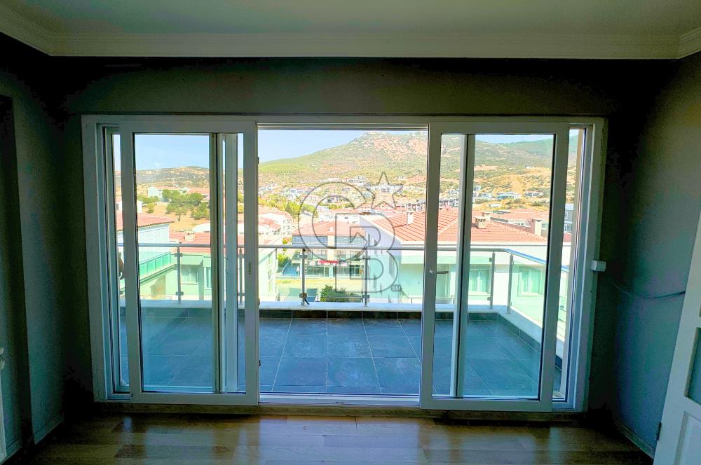 Deniz Manzaralı, Havuzlu, Güvenli Sitede 2+1 Daire Yeni Foça!
