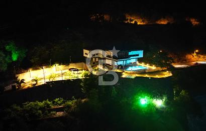 KARADENİZ'DE EMSALİ OLMAYAN ORDU'NUN PANORAMİK MANZARASINA SAHİP TEK VİLLASI 
