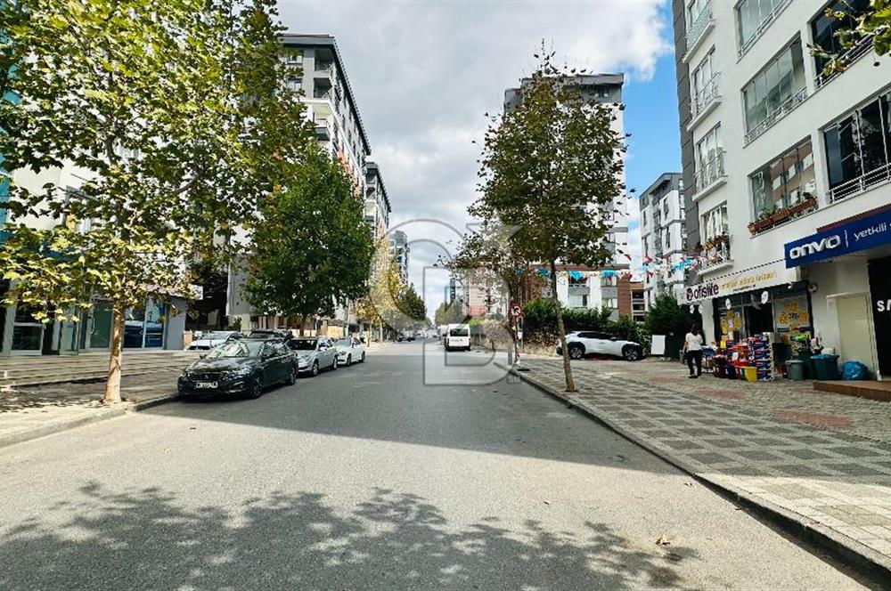 ÜMRANİYE ŞAHİN CD ÜZERİ 185 m2 + 50 m2 ÖN KULLANIMLI DÜKKAN