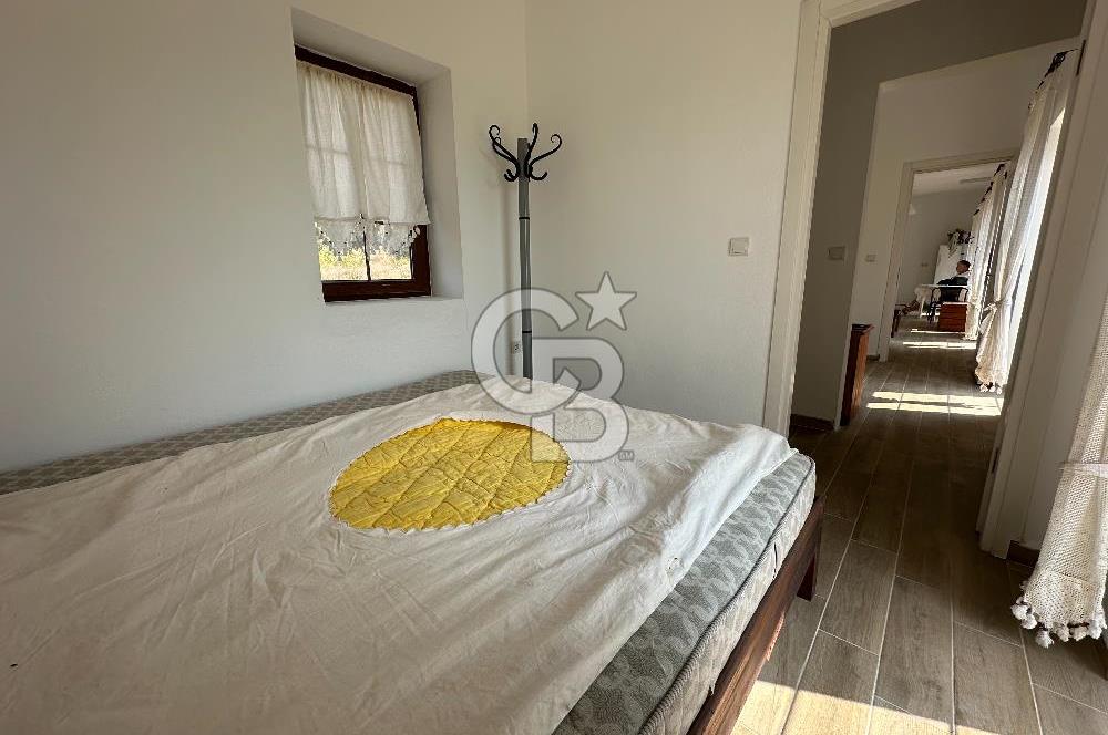 BOZCAADA CUMHURİYET MAHALLESİ’NDE DOĞAL TAŞ EV ve 1.768 m² ARSA