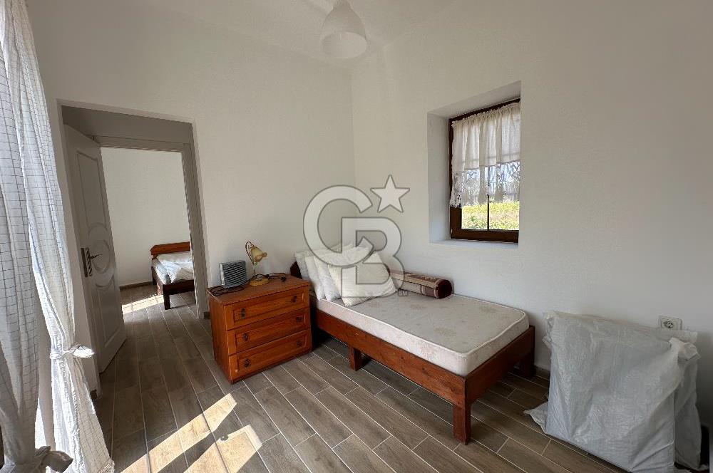BOZCAADA CUMHURİYET MAHALLESİ’NDE DOĞAL TAŞ EV ve 1.768 m² ARSA