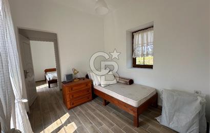 BOZCAADA CUMHURİYET MAHALLESİ’NDE DOĞAL TAŞ EV ve 1.768 m² ARSA
