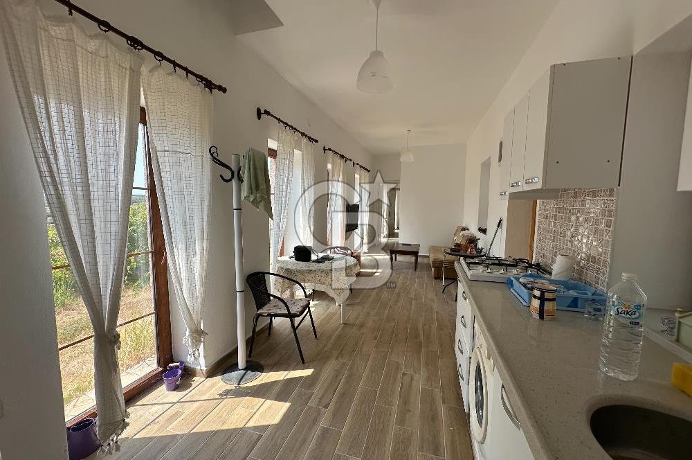 BOZCAADA CUMHURİYET MAHALLESİ’NDE DOĞAL TAŞ EV ve 1.768 m² ARSA