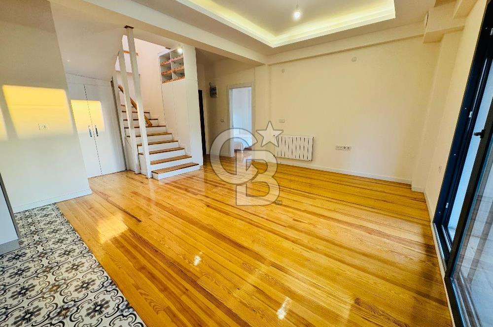 Foça Yenibağarası Mah. Havuzlu Site'de 3+1 Kiralık Villa