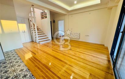 Foça Yenibağarası Mah. Havuzlu Site'de 3+1 Kiralık Villa