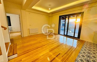Foça Yenibağarası Mah. Havuzlu Site'de 3+1 Kiralık Villa