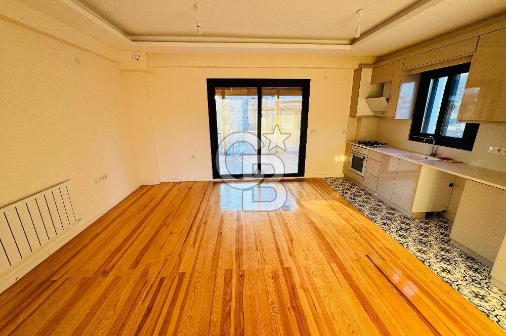 Foça Yenibağarası Mah. Havuzlu Site'de 3+1 Kiralık Villa