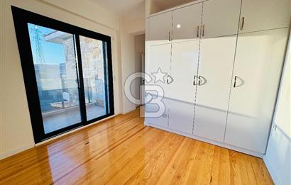 Foça Yenibağarası Mah. Havuzlu Site'de 3+1 Kiralık Villa