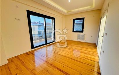 Foça Yenibağarası Mah. Havuzlu Site'de 3+1 Kiralık Villa