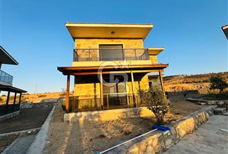 Foça Yenibağarası Mah. Havuzlu Site'de 3+1 Kiralık Villa