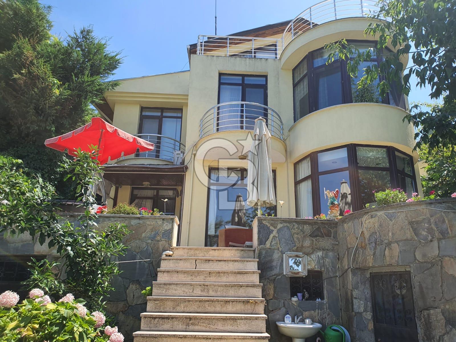 DOĞA MANZARALI PAŞAKÖY VİLLALARINDA SATILIK TRİBLEKS VİLLA