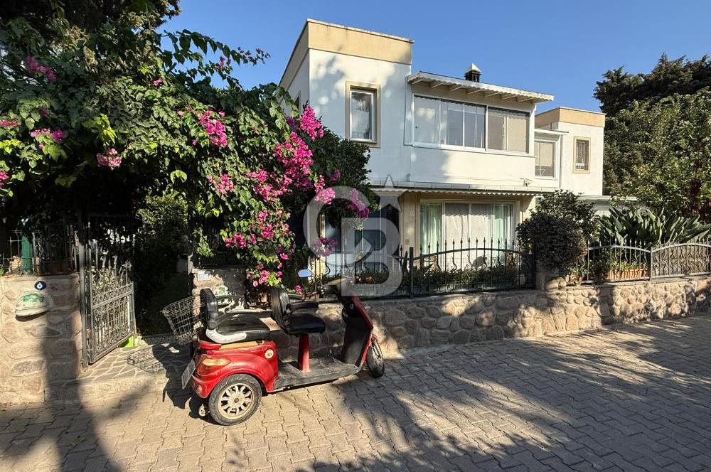 Bodrum Akyarlar’da, Nezih Site İçinde Geniş Bahçeli Satılık Villa