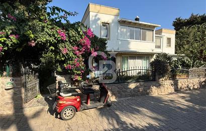 Bodrum Akyarlar’da, Nezih Site İçinde Geniş Bahçeli Satılık Villa