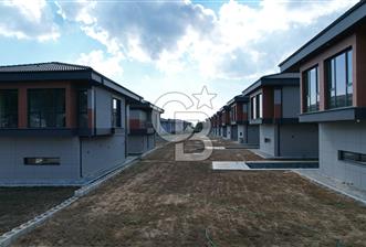 Silivri Kavaklı Satılık 4+1 Villa Müstakil Havuzlu
