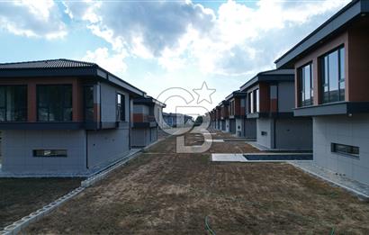 Silivri Kavaklı Satılık 4+1 Villa Müstakil Havuzlu