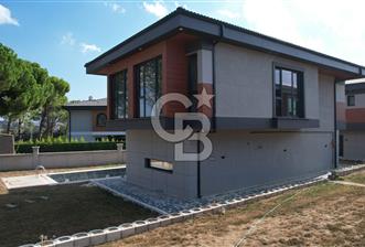 Silivri Kavaklı Satılık 4+1 Villa Müstakil Havuzlu