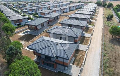 Silivri Kavaklı Satılık 4+1 Villa Müstakil Havuzlu