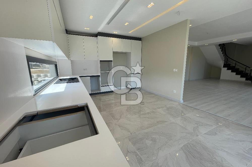 Silivri Kavaklı Satılık 4+1 Villa Müstakil Havuzlu