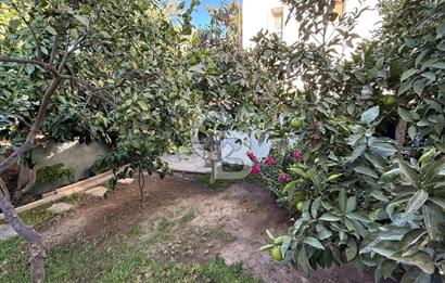 Bodrum Akyarlar’da, Nezih Site İçinde Geniş Bahçeli Satılık Villa