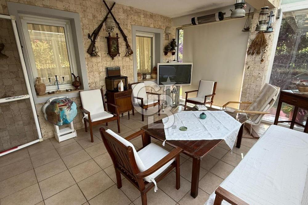 Bodrum Akyarlar’da, Nezih Site İçinde Geniş Bahçeli Satılık Villa