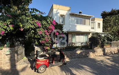 Bodrum Akyarlar’da, Nezih Site İçinde Geniş Bahçeli Satılık Villa