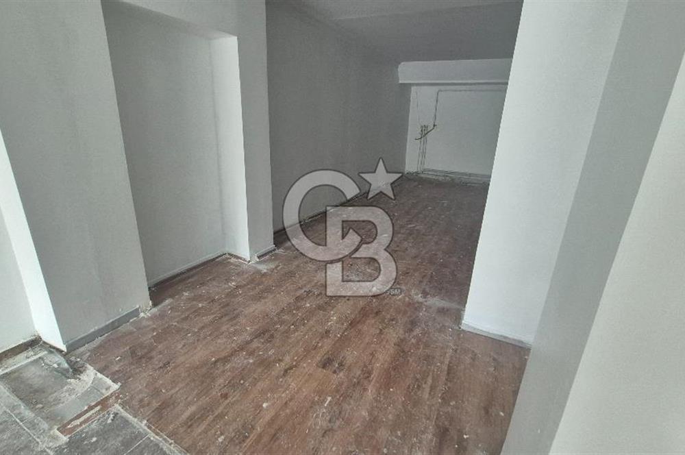 İZMİT MERKEZ İNÖNÜ CADDESİ ÜZERİ SATILIK GİRİŞ KAT 130M2 DÜKKAN