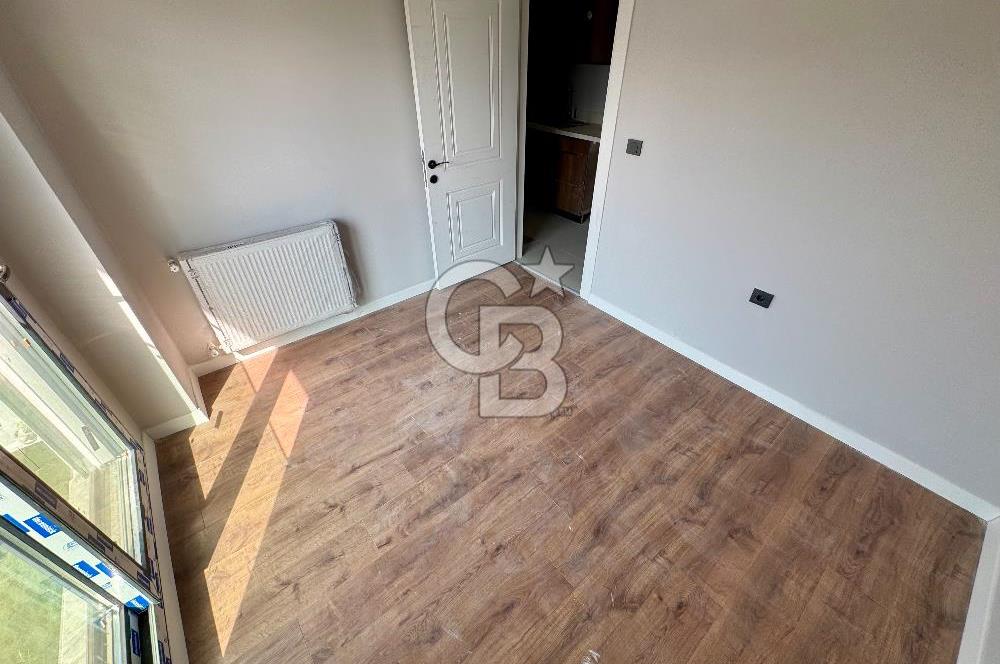 GARDEN BORNOVA HAVUZLU SİTEDE BALKONLU 1+1 DAİRE 