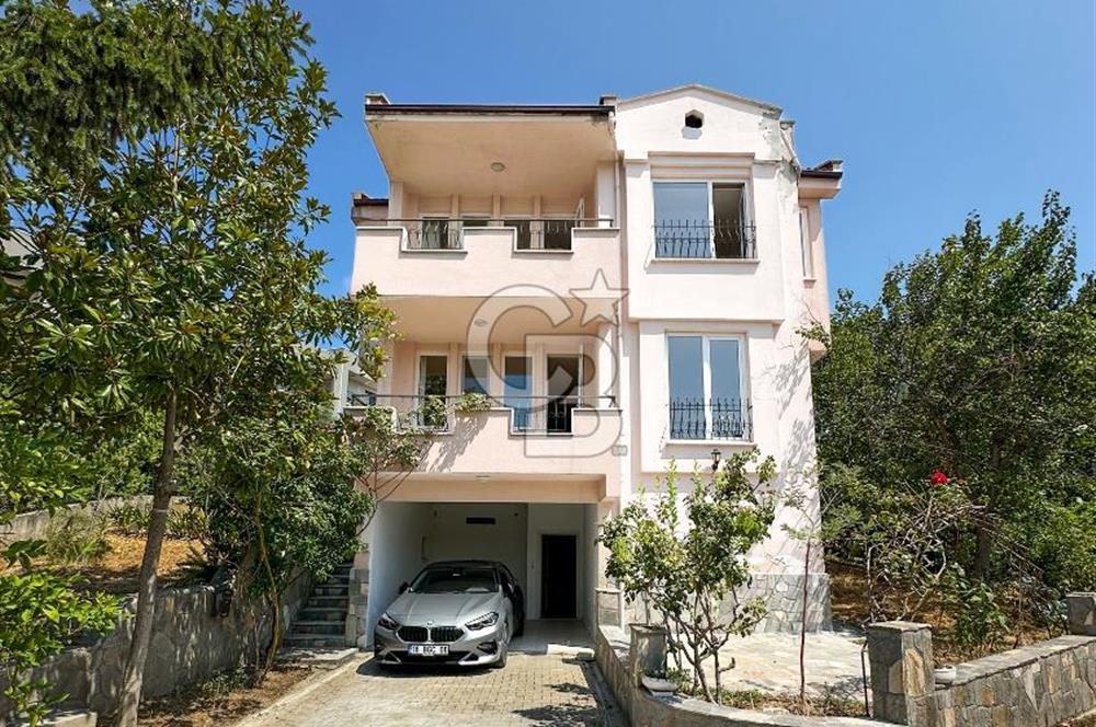 GÖYNÜKLÜ'DE HARİKA KONUMDA 6+1 VİLLA