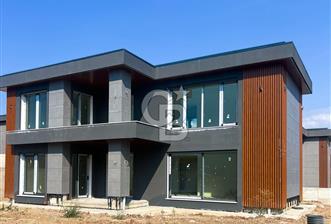 NİLÜFERKÖY'DE MODERN MİMARİLİ SATILIK LÜKS VİLLALAR
