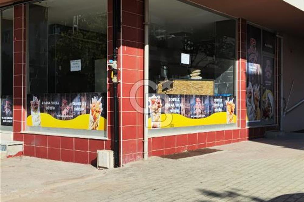 Pendik yayalarda depolu dükkan