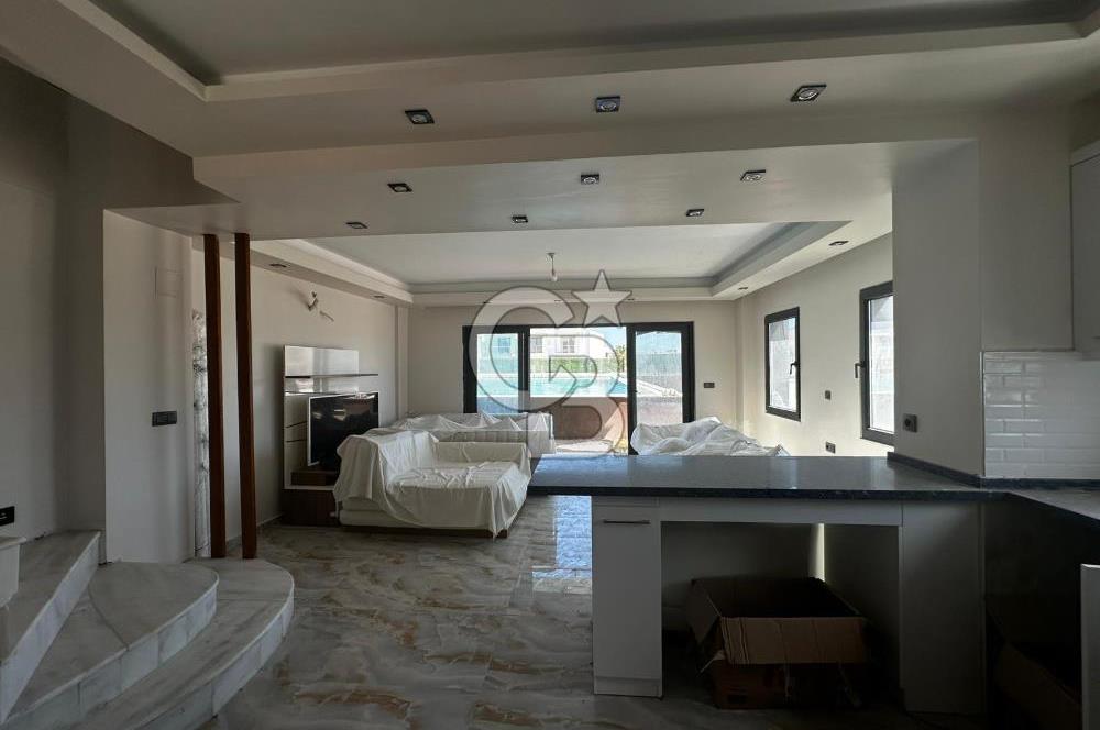 TAŞUCU/KUM MH. BOSPHORUS CİTY İÇERİSİNDE 3+1 SATILIK VİLLA