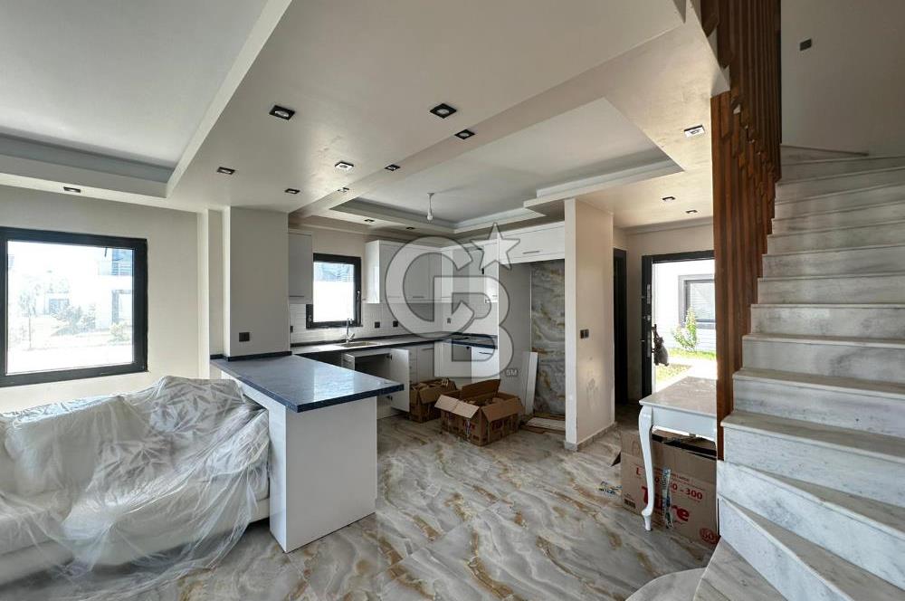TAŞUCU/KUM MH. BOSPHORUS CİTY İÇERİSİNDE 3+1 SATILIK VİLLA