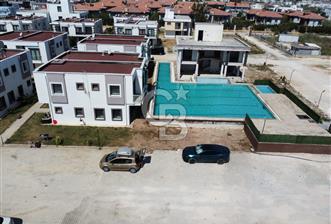 TAŞUCU/KUM MH. BOSPHORUS CİTY İÇERİSİNDE 3+1 SATILIK VİLLA