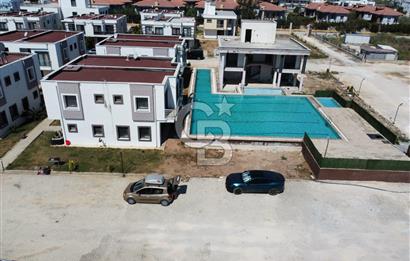 TAŞUCU/KUM MH. BOSPHORUS CİTY İÇERİSİNDE 3+1 SATILIK VİLLA