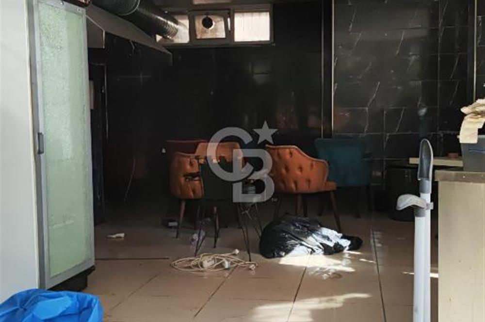 Pendik yayalarda depolu dükkan