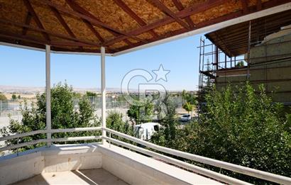 GÖLBAŞI GÖKKUŞAĞI SİTESİNDE SATILIK TRİPLEX KÖŞE VİLLA