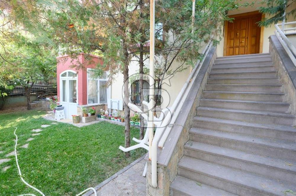 GÖLBAŞI GÖKKUŞAĞI SİTESİNDE SATILIK TRİPLEX KÖŞE VİLLA
