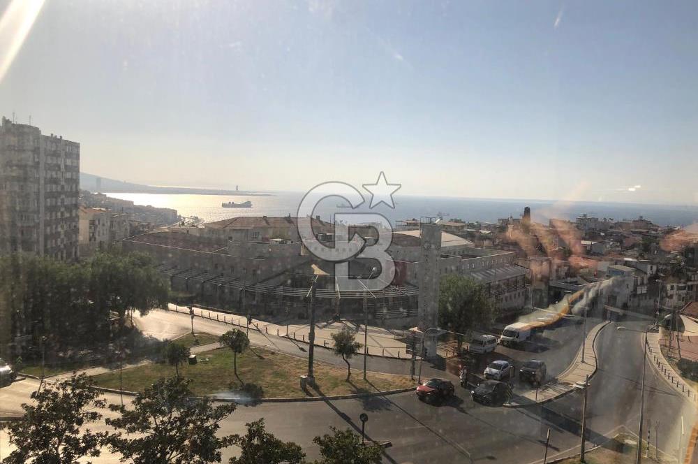 İzmir Körfezi Manzaralı Prestijli Plaza Ofisi