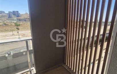 MENEMEN AHIHIDIR MAHALLESİNDE MODERN SİTEDE HAVUZLU KİRALIK 2+1