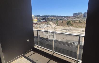 MENEMEN AHIHIDIR MAHALLESİNDE MODERN SİTEDE HAVUZLU KİRALIK 2+1