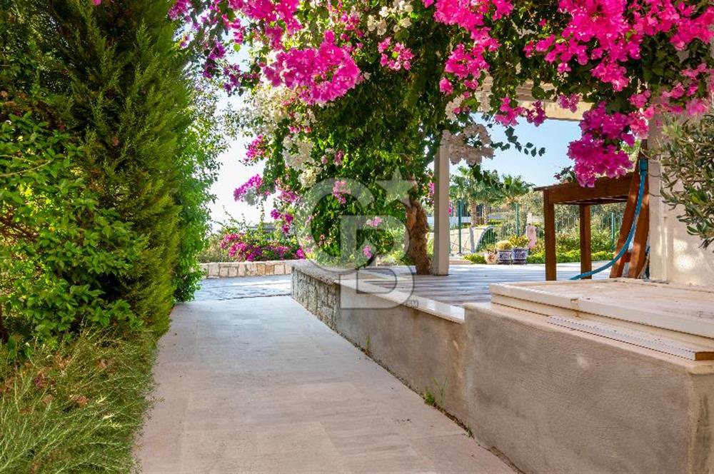 ÇEŞME AYASARANDA'DA OTEL KONFORUNDA, DENİZE SIFIR REZİDANS DAİRE