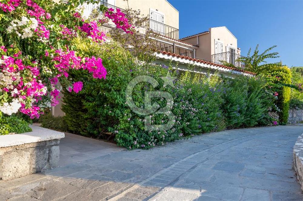 ÇEŞME AYASARANDA'DA OTEL KONFORUNDA, DENİZE SIFIR REZİDANS DAİRE