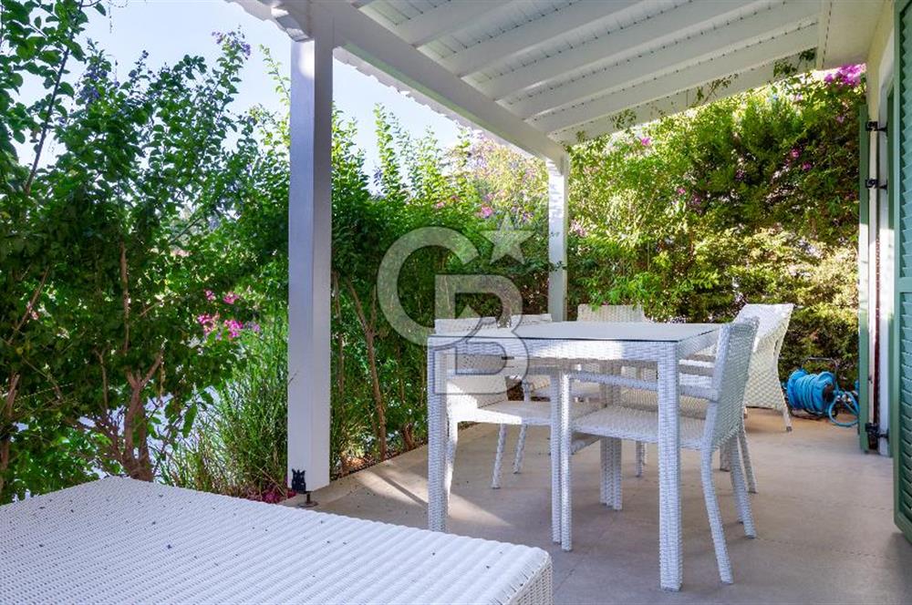 ÇEŞME AYASARANDA'DA OTEL KONFORUNDA, DENİZE SIFIR REZİDANS DAİRE